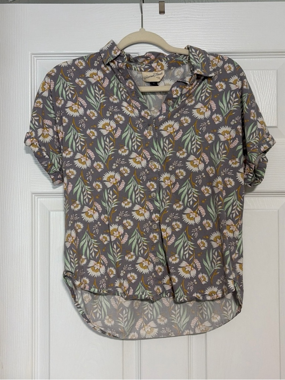 Universal Thread Gray Floral Button-Up Top with Pastel Accents